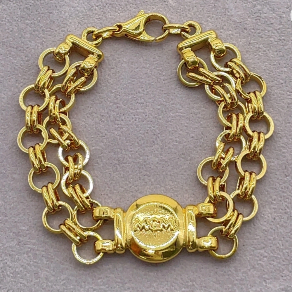 Elegant Gold Chain Bracelet